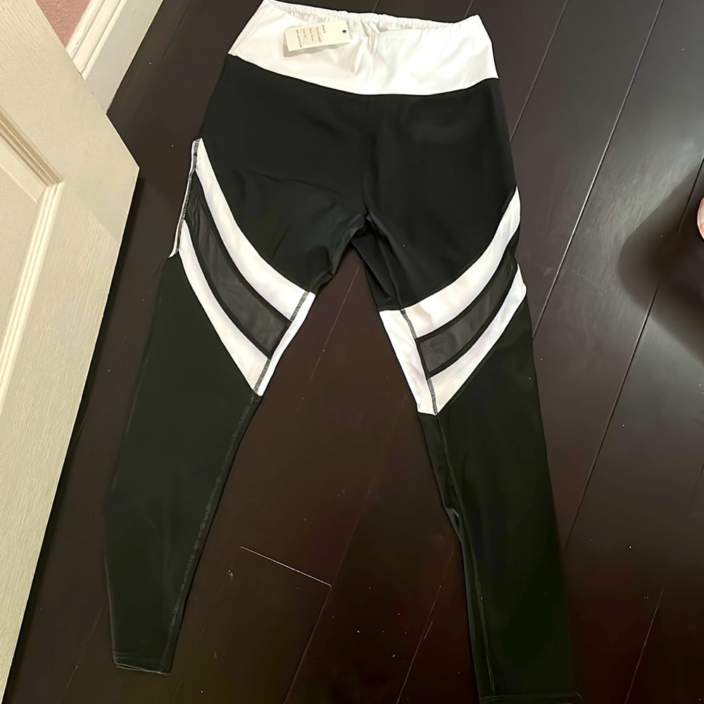 Black/white leggings